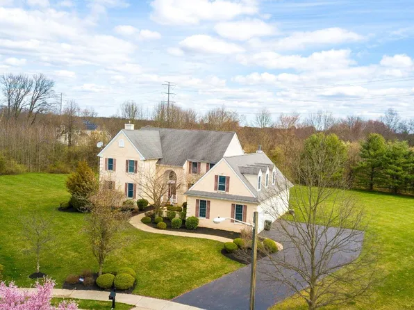 5 Goldfinch Ct, Plainsboro, NJ 08536