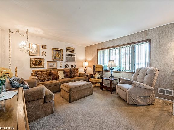 3rd image of 109 Longfellow Ave
