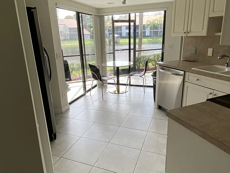 5621 Coach House Cir #D — Photo 8