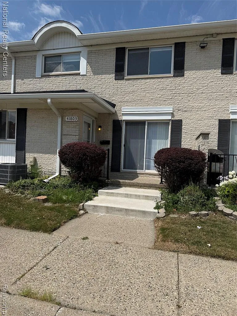 2 bed, 1.5 bath, 1801 sqft, $1,600 — Photo 2