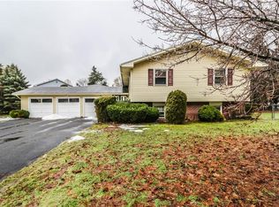 224 Pearson Ln, Rochester, NY 14612