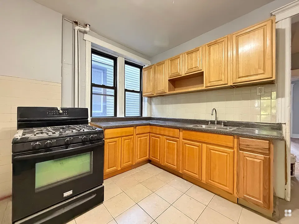11 Grant Ave #2R