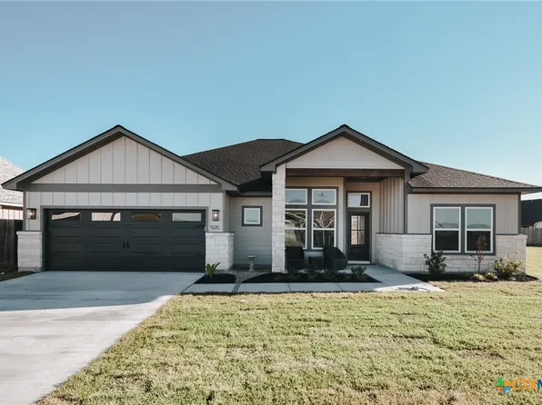 505 Town Hall Ln, Victoria, TX 77904