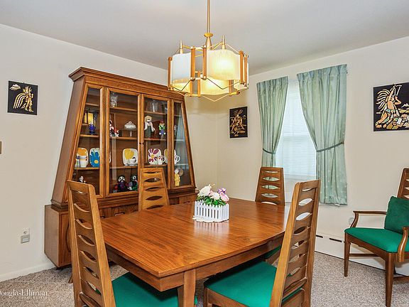 4th image of 26 Laurel Ln