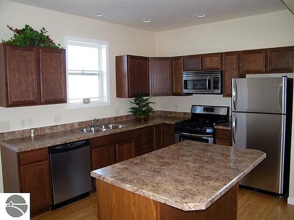 3rd image of 826 Cobalt St #14