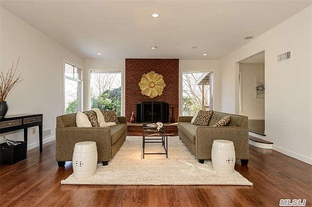 1st image of 21 Saint Andrews Dr