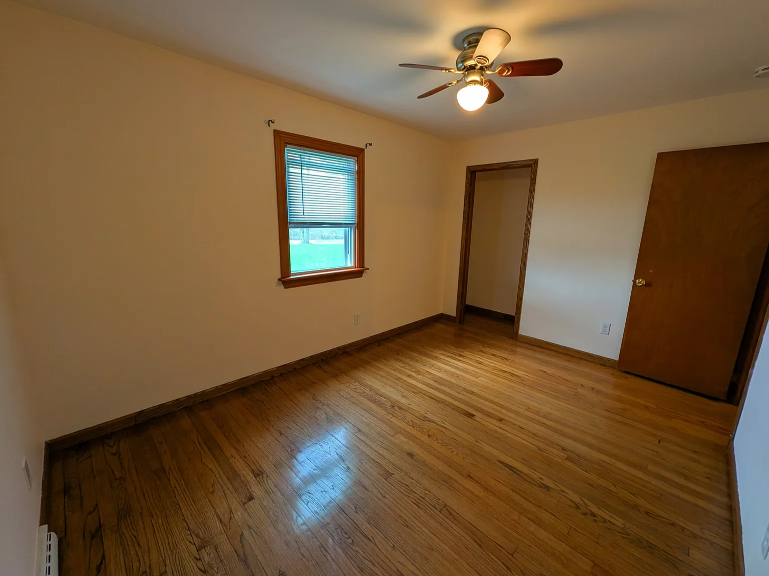 3 bed, 1900 sqft, $570 — Photo 3
