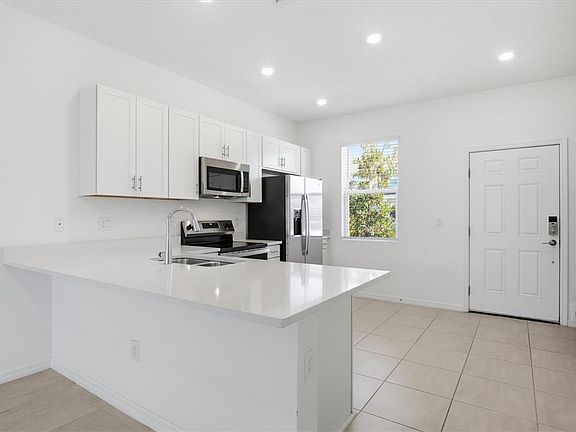 3rd image of 8757 Daybreak St