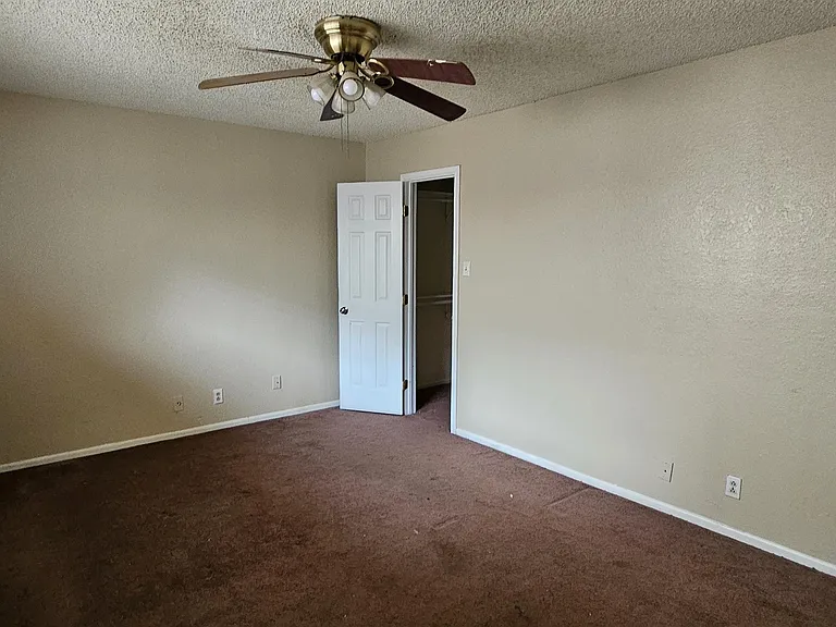 4229 Siesta Ln — Photo 2
