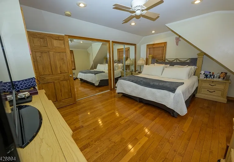 487 Macarthur Ave — Photo 15
