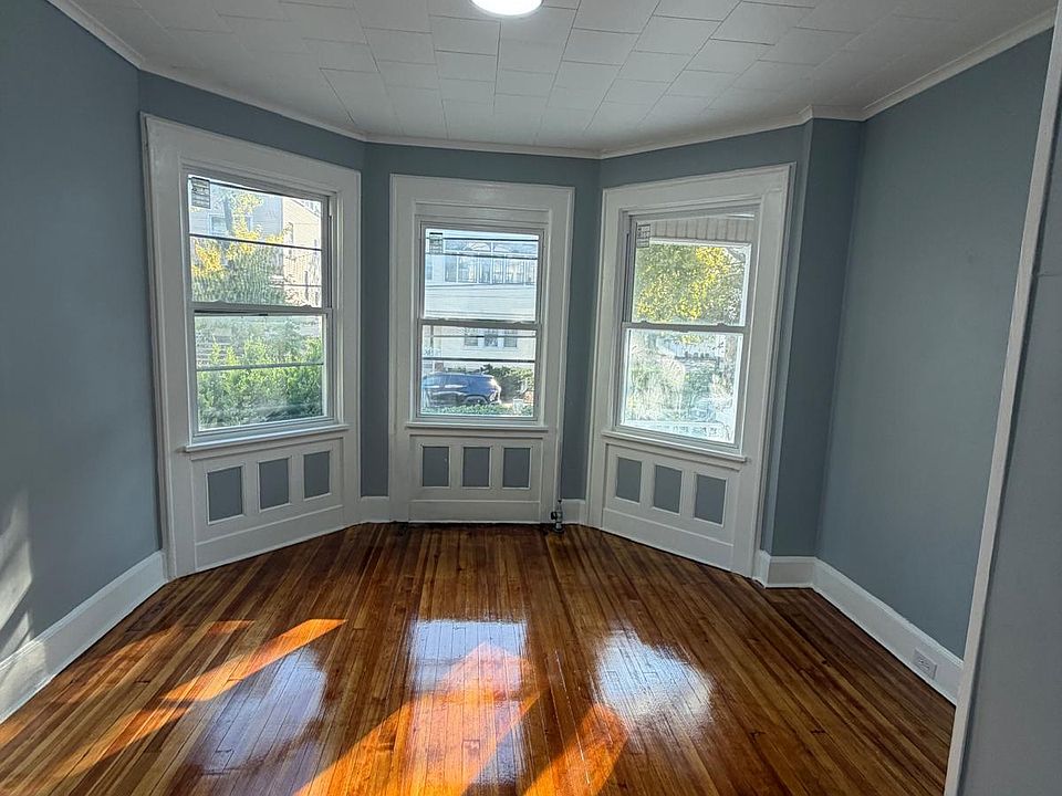 1st image of 7 Laurel Pl #1