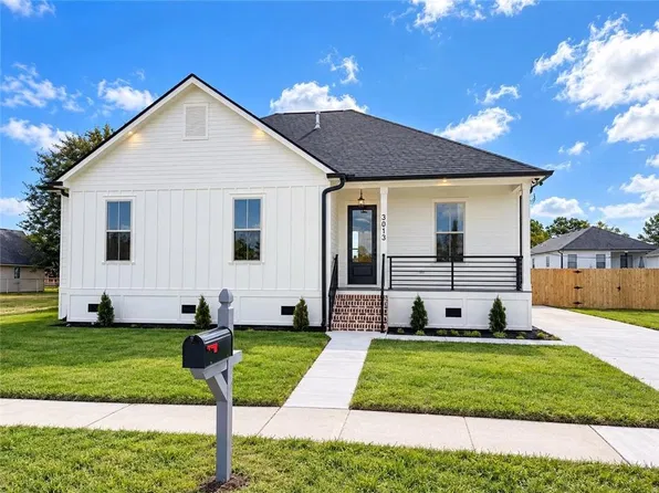 3013 Lyndell Dr, Chalmette, LA 70043