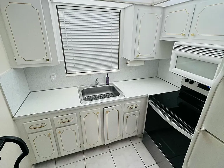 188 Cambridge Ln #H — Photo 12
