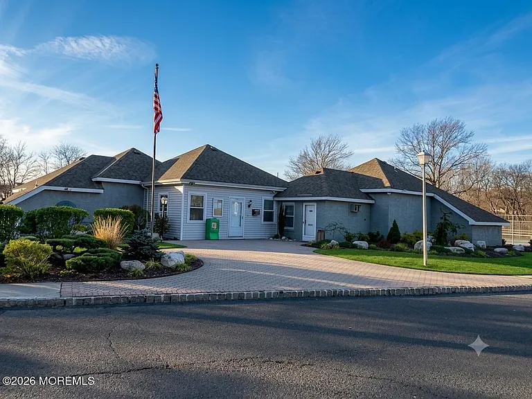 349 Yorkshire Pl — Photo 21
