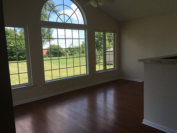 4th image of 220 Trenton Pl