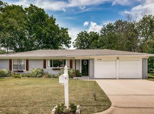 1024 Wade Hampton St, Benbrook, TX 76126