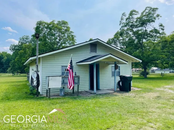 709 E Simon St, Glennville, GA 30427