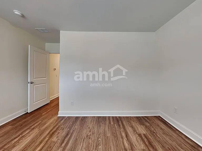 622 E Lionel Rd — Photo 12