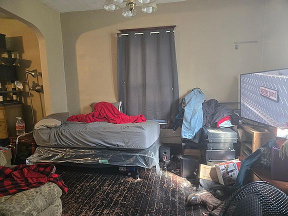 5th image of 210 Glasgow Ave