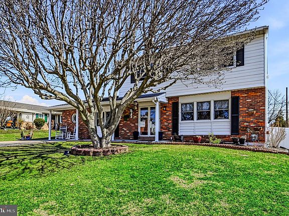 2nd image of 11 Whitfield Rd