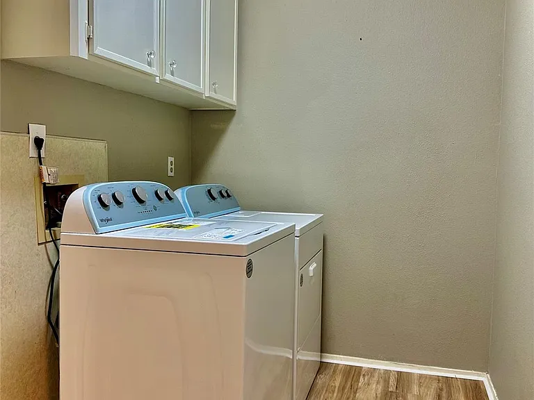 2414 Manila Ln — Photo 15