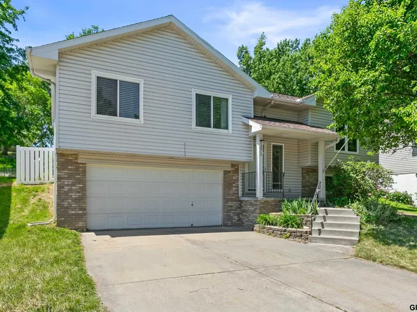 3072 S 35th Ave, Omaha, NE 68105