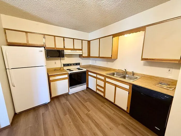 332 Terri Dr #6 — Photo 8