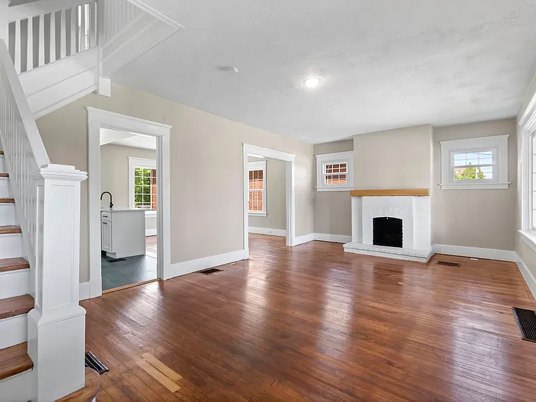 350 Ridgewood Ave — Photo 9