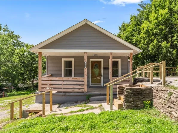 1205 E Parker Ave, Independence, MO 64050