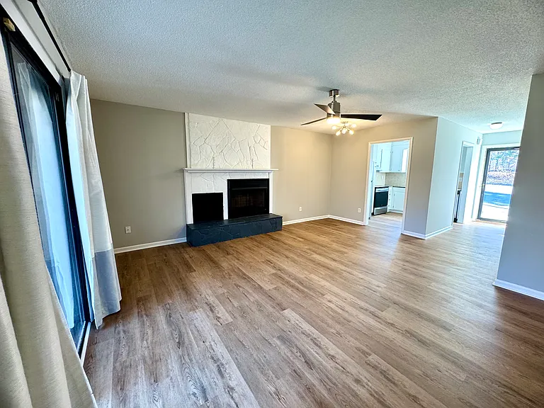 514 Brookside Ct — Photo 10