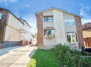 24 Hewitt Ave, Staten Island, NY 10301