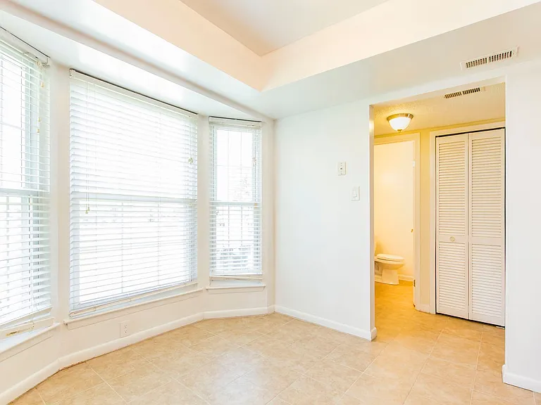 640 Counselor Sq — Photo 13