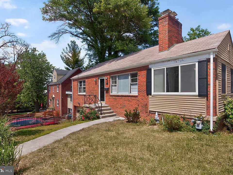 1st image of 3414 Highwood Dr SE