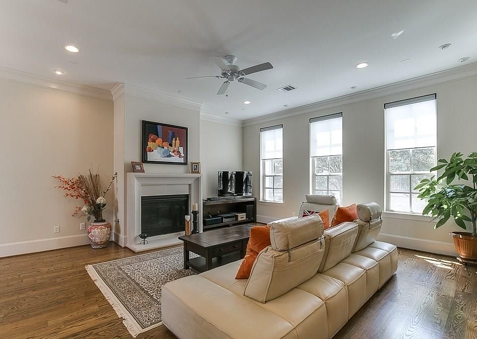 1st image of 2114 Briarglen Dr
