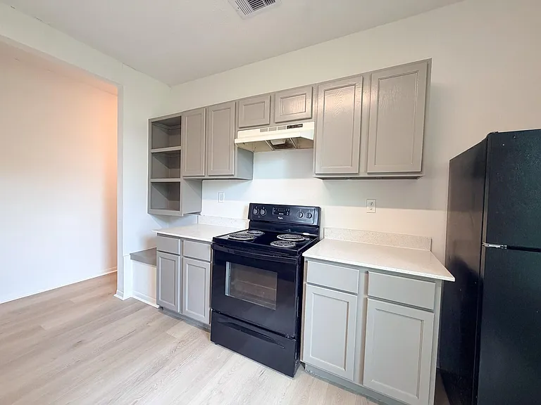 202 N 2nd St — Photo 15