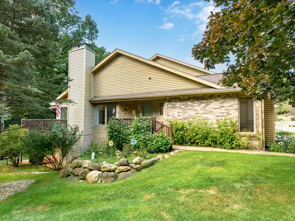 2140 Oakland Ridge Dr, Kalamazoo, MI 49008