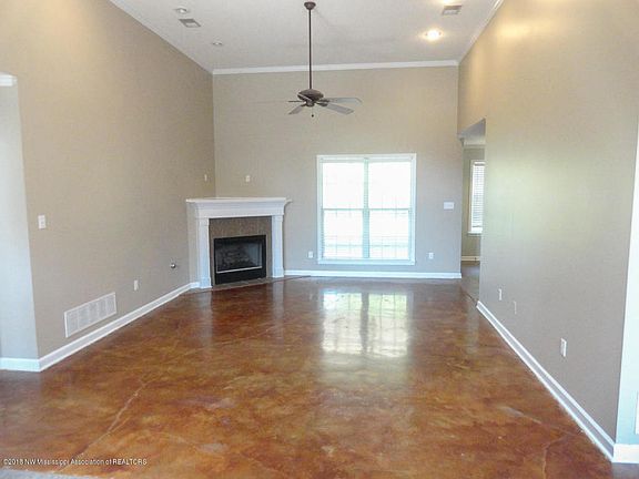 3rd image of 1095 Deer Creek Dr