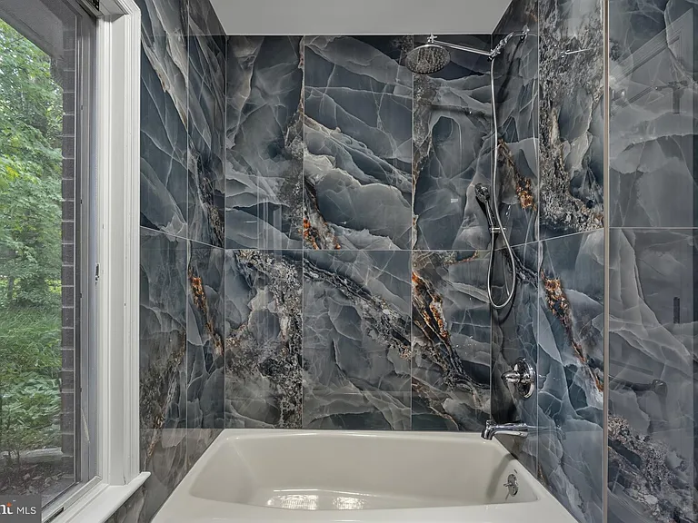 8023 Washington Ave — Photo 35