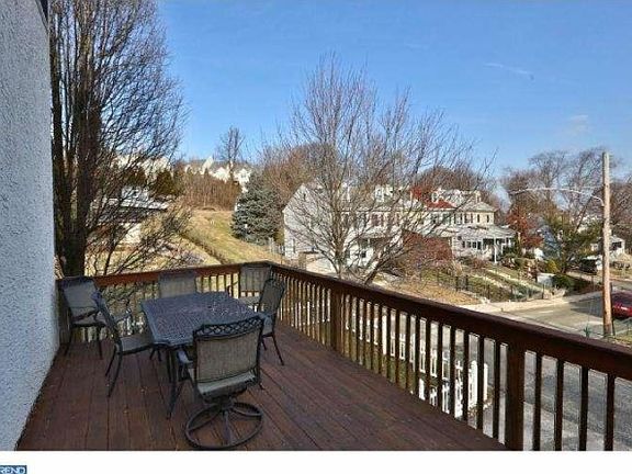 4th image of 220 Josephine Ave