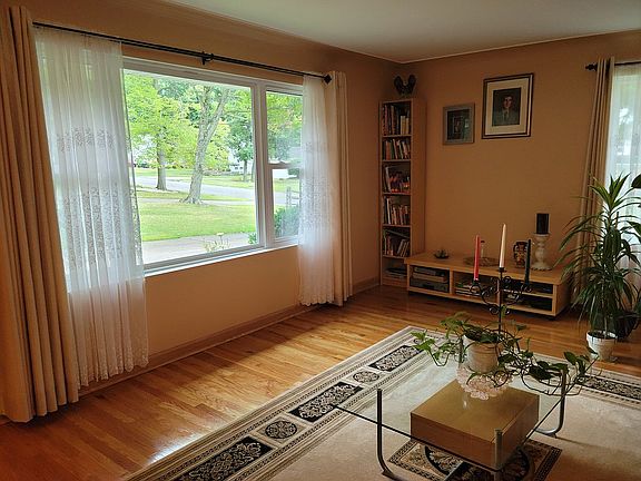 5th image of 120 Chapel Ln
