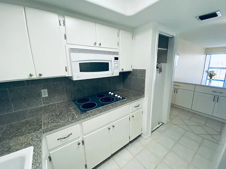 117 Country Club Dr #702 — Photo 12