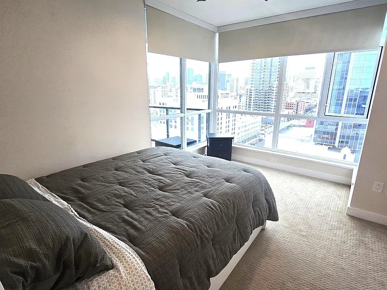325 7th Ave #1301 — Photo 23