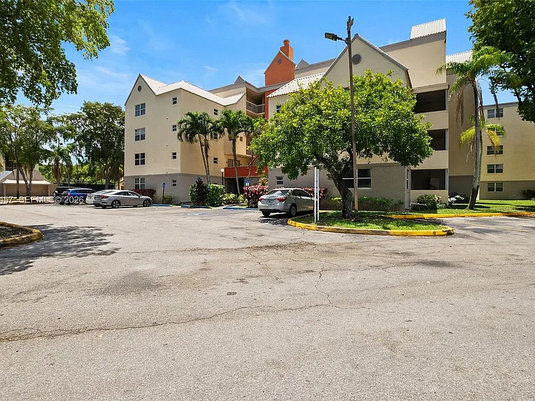 8373 Lake Dr #201 — Photo 51