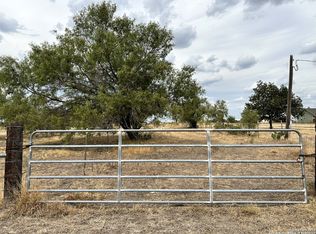 14637 E Lupon Rd, Saint Hedwig, TX 78152