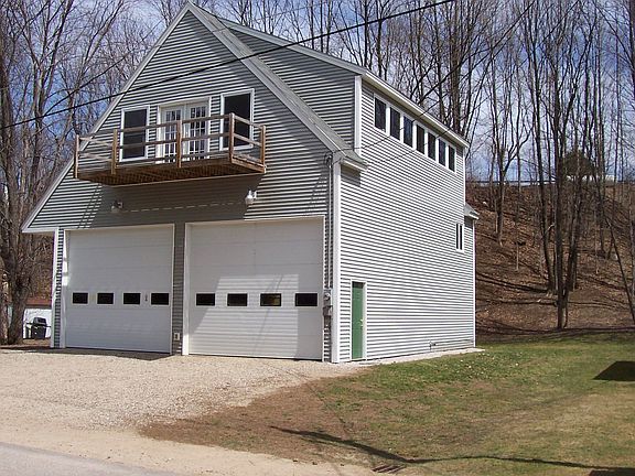 Detached oversized 24'x30' garage
