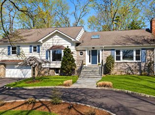 11 Iroquois Trail, Harrison, NY 10528
