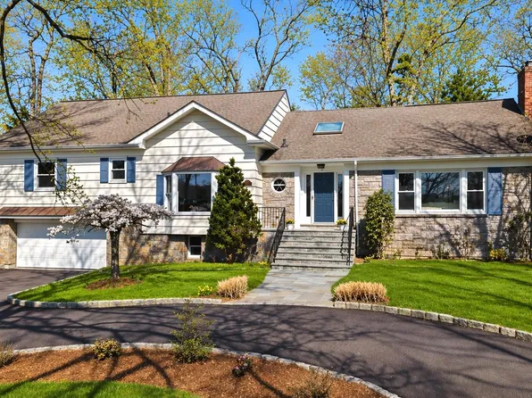 11 Iroquois Trail, Harrison, NY 10528