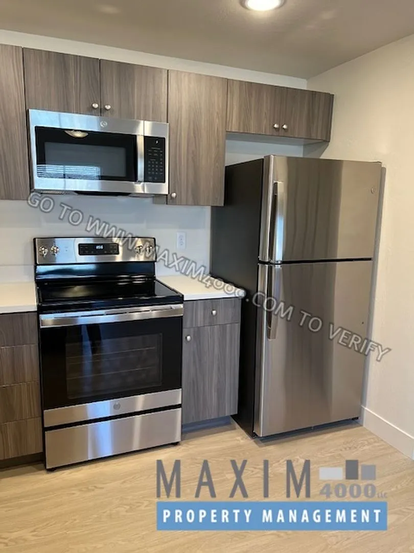 980 Grand Avenue — Photo 3