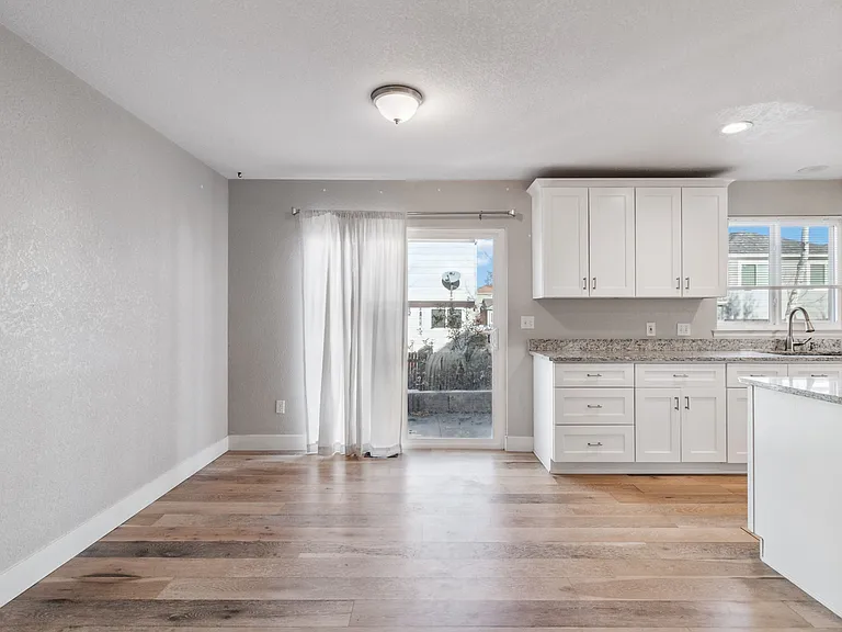 5357 E Hamilton Ave — Photo 16