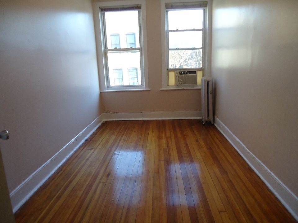 2nd image of 3027 35th St